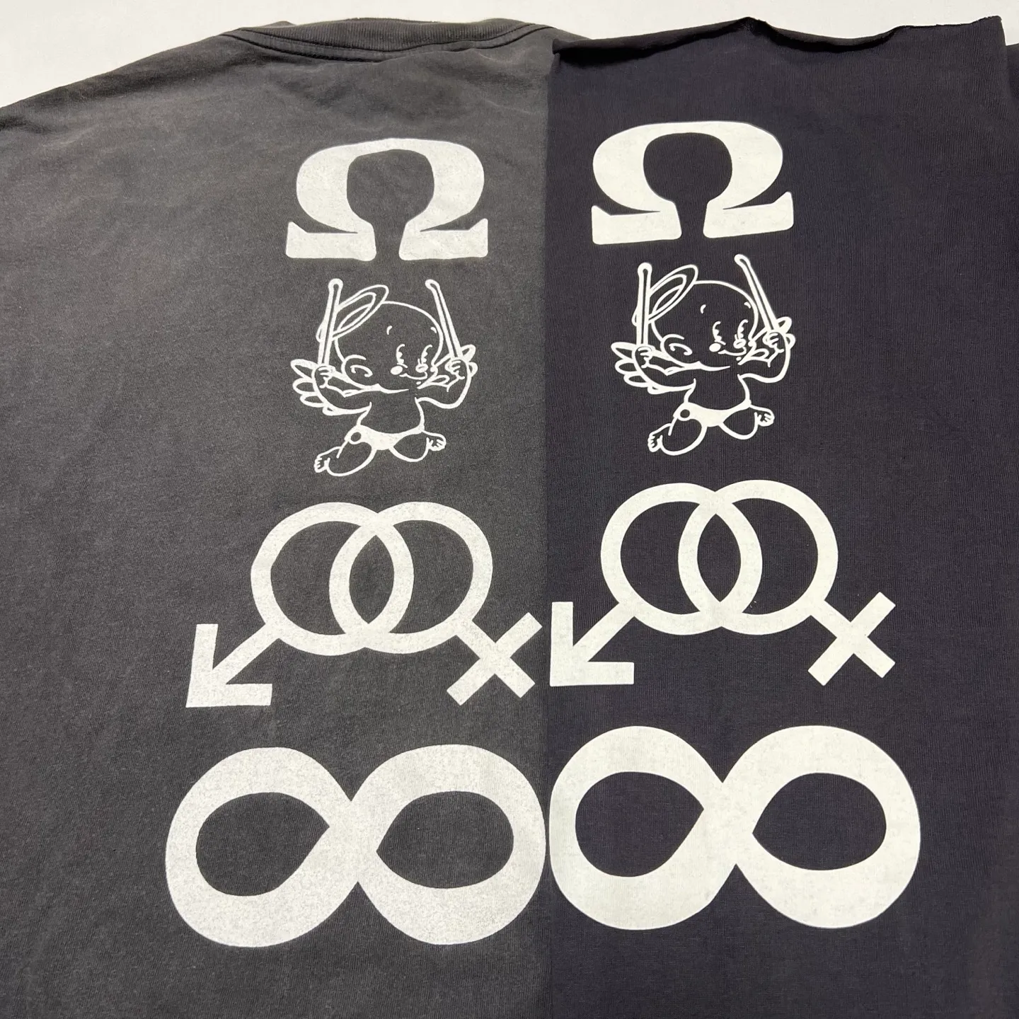 Printing proofing SAINT Mxxxxxx CANDLE LS TEE/BLK Slogan candle distressed long-sleeved TEE Little angel short sleeves on the back Washed black S-XL Original consistent Cylindrical side seam OE yarn fabric Garment dyeing Faded by heavy washes Faded by plaster on bust Correct alignment Original consistent main mark/wash mark/cherub anti-counterfeiting mark Original level printing restoration